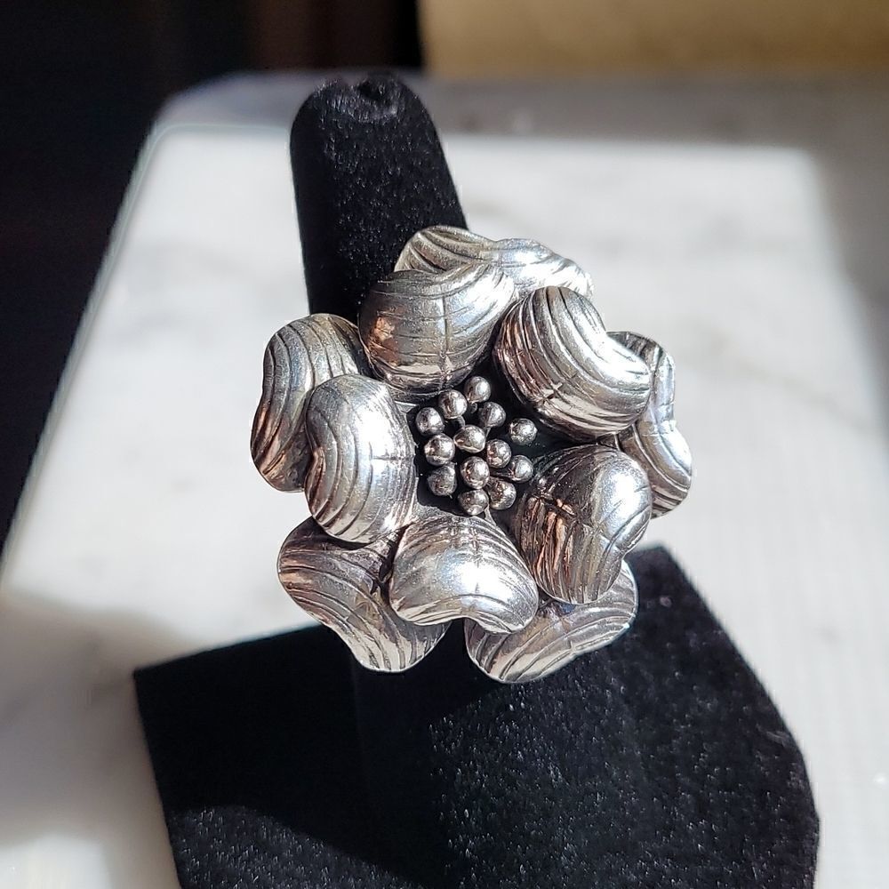 𝅺925 Sterling Silver  3D flower ring